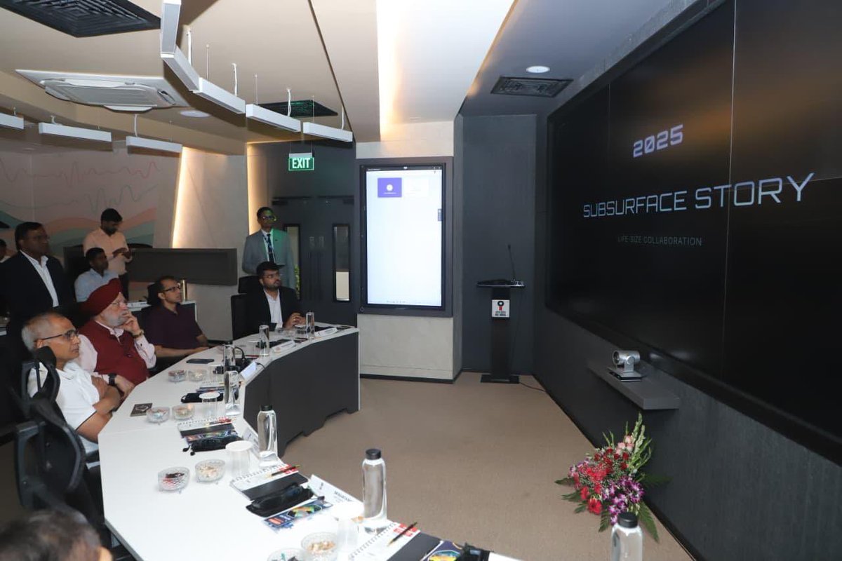 HardeepSPuri's tweet photo. Visited the state-of-the-art Kalpalok, the Virtual Reality Centre of @OilIndiaLimited in Duliajan, Assam today. The advanced centre, based on advanced AI and digital technologies, functions as a critical R&D and analytical hub.
By generating a 3D, computer-simulated environment that mimics reality, VR enables the immersive visualization and advanced analysis of complex subsurface data. Integrating geological, geophysical, and reservoir datasets into interactive 3D spaces allows OIL to comprehend intricate subsurface structures far more effectively than conventional 2D interpretation techniques.

Judicious and intensive use of such cutting edge AI solutions and advanced technologies will provide momentum to India’s efforts to increase the domestic production of hydrocarbons as we progress on our quest to achieve energy security under the visionary leadership of PM Sh @narendramodi Ji.

@PMOIndia @himantabiswa @PetroleumMin @PIB_India @MIB_India @CMD_OIL @mygovassam @CMOfficeAssam @Rameswar_Teli
