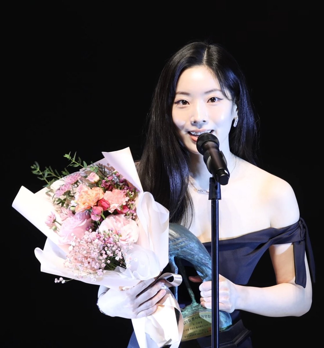 outrodhk's tweet photo. sometimes you really just gotta sit down and remember the fact that dahyun won four awards purely because of her talent, no fan votes, no nothing, just the critique and media maybe even directors having her back, all in her rookie year https://t.co/b3hBolzUfU