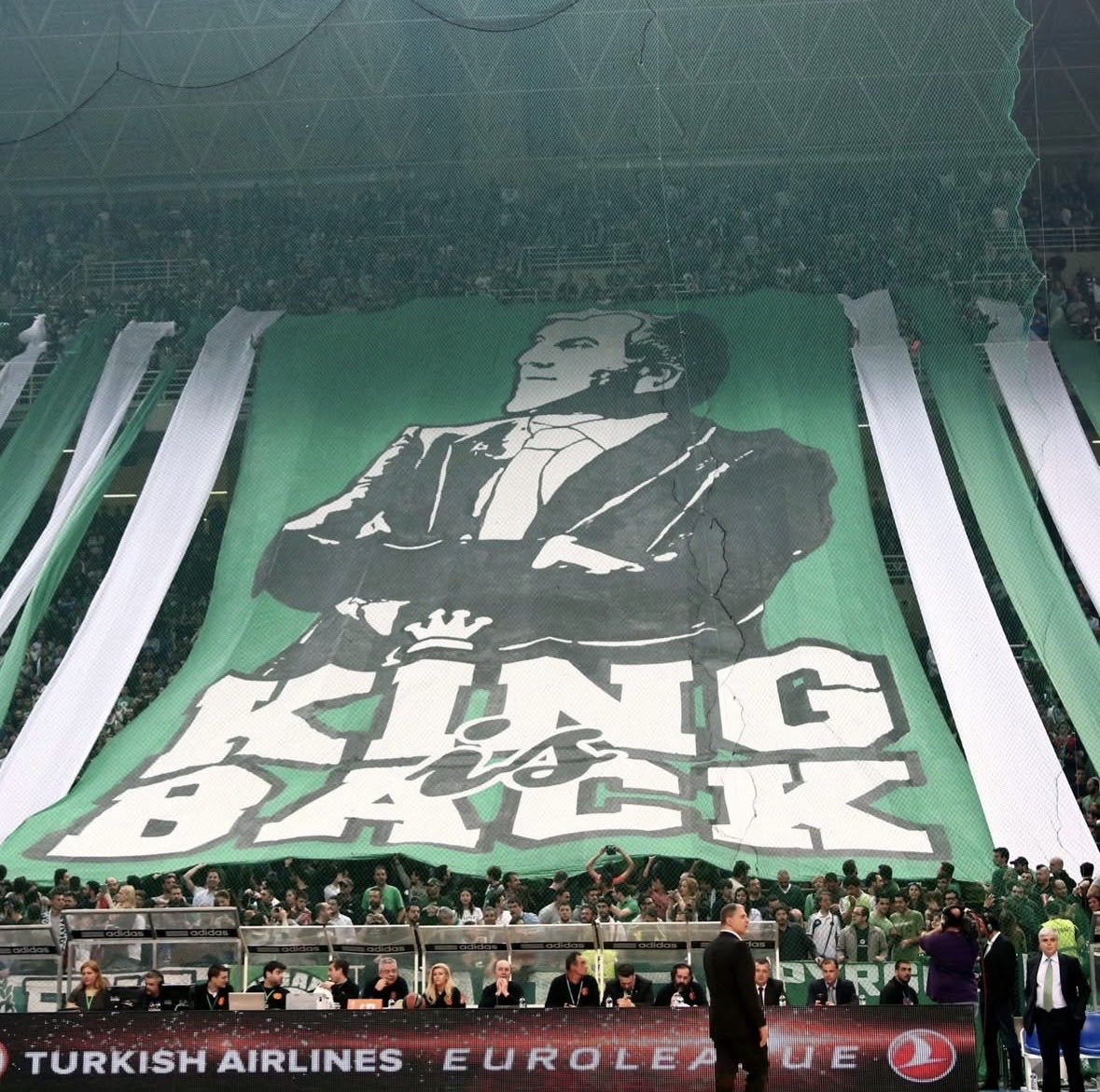 LondonSaras's tweet photo. Εχω ενα ριγος και μια συγκινηση απο την ωρα της ανακοινωσης.Ομπραντοβιτς....King is back bitches! https://t.co/oeKVf86c32