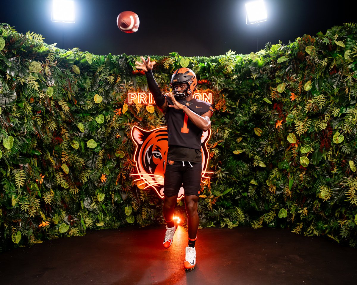 Dorian_ba11er's tweet photo. Had an amazing Official Visit at home @PrincetonFTBL  this weekend. Thank you to the staff, coaches, alum, and players for making my time amazing up there! Go Tigers 🟧⬛️! 

#JUICE

@CoachRosenbaum @CoachBobSurace @RyanFracPU @CoachWFox @JCSEaglesFB @CoachBaz561 @baylintrujillo @247Sports @CoachBee561 @On3 @EraPrep @NEP_Proscia @coachehenderson