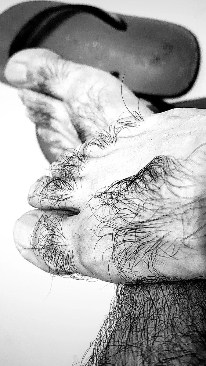 RIELOS88's tweet photo. Te gustan mis pies velluditos https://t.co/uNmcfNI3km
