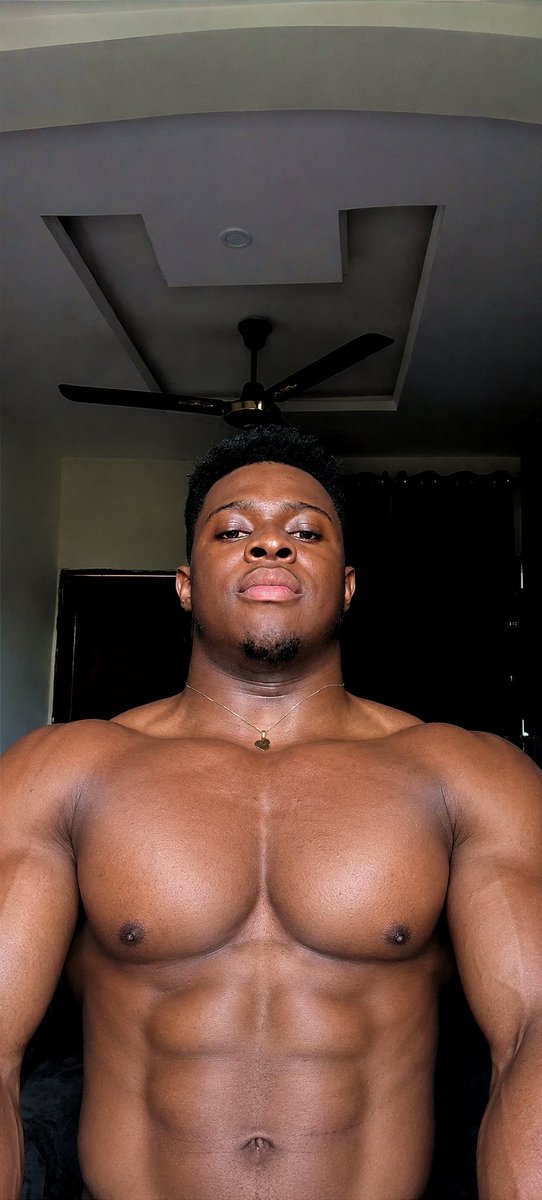 imalphaking24's tweet photo. Chest day #body #gymer #fitnes https://t.co/8gqS4JLxF0