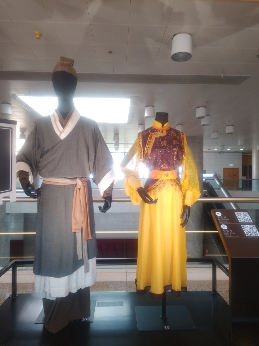 2kikas's tweet photo. 2024年のことだからもう一昨年になってしまうのだけど、香港文化博物館で武侠片作品の衣装が展示されていて、その中にTV版『尋秦記』の衣装もあった。これ一年遅く去年から今年にかけての展示だったら、ちょうど映画版の公開とあってよかっただろうに。TV版のでも観たかった人多かったのでは... https://t.co/tNSRPWYnJE