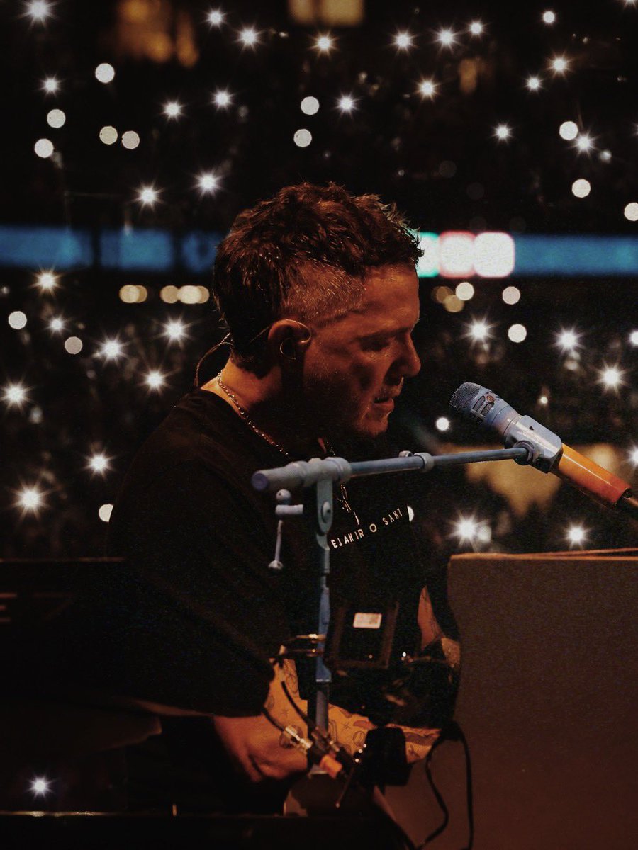 seitrack's tweet photo. Madrid recibió a @AlejandroSanz con un SOLD OUT. 💥 Gracias a todos los fans que formaron parte de esta noche tan especial. ✨ https://t.co/50zwoVHZXW