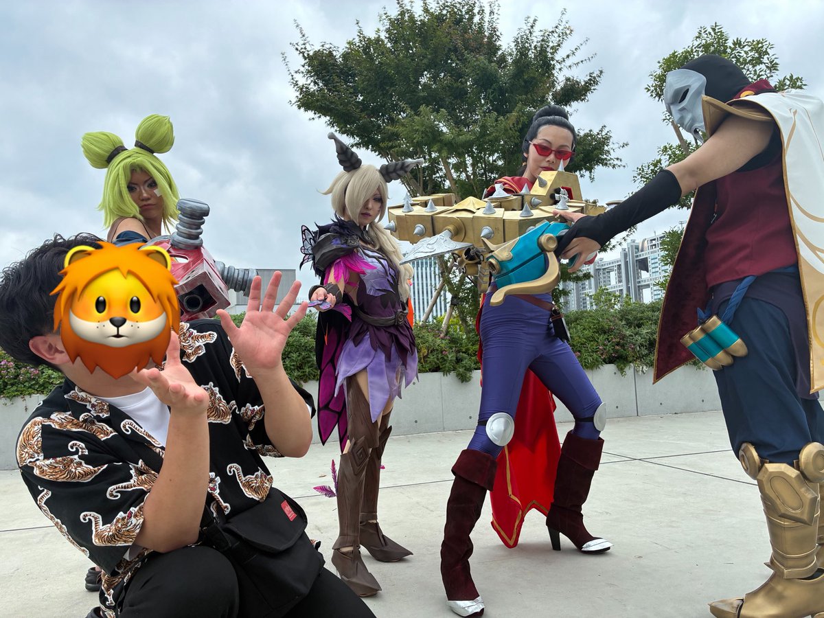 samokun0418's tweet photo. LTK会場にいらっしゃったコスプレイヤーさんのビジュもクオリティも高すぎて凄すぎました🥰
写真一緒に撮っていただいて感激😭
ありがとうございました！！！ https://t.co/VTeurITKOK