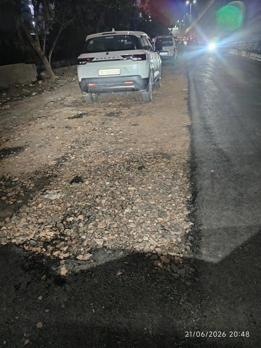 KK_SRMA's tweet photo. @DelhiPwd @CMODelhi @gupta_rekha @MCD_Delhi Even the road work done only in patch work https://t.co/Jce7nVagHl