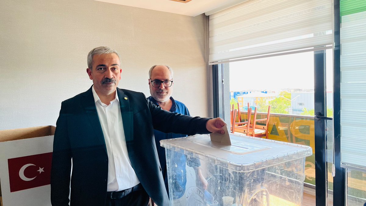 HudaParBaglar21's tweet photo. İlçe Başkanlığımızın gerçekleştirdiği 5. Olağan Kongremizde, delegelerimizin teveccühüyle güven tazeleyerek yeniden İlçe Başkanlığı görevine seçilen Orhan Zeren Başkanımızı tebrik ediyoruz. 

Yeni dönemde de teşkilatımızla birlikte birlik ve beraberlik içerisinde, halkımızın beklentilerine cevap verecek çalışmalarımıza kararlılıkla devam edeceğiz. 

Kongremizin ilçemize, teşkilatımıza ve davamıza hayırlı olmasını temenni ediyor; Başkanımız Orhan Zeren’e ve yönetimine başarılar diliyoruz