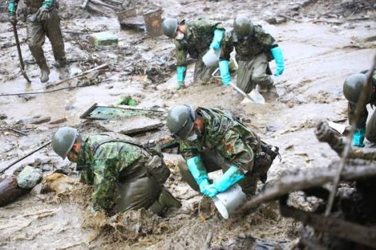 Meikos13's tweet photo. @shoetsusato 日本国を守って頂いている‼自衛隊の方々を侮辱する連中は‼非国民だと思う‼だって国が亡くなったら‼我々国民は‼日本国民として存続できないから‼😞😞😞💨
⬇自衛隊の方々には感謝しかありません‼ https://t.co/xGkyuhWw9N