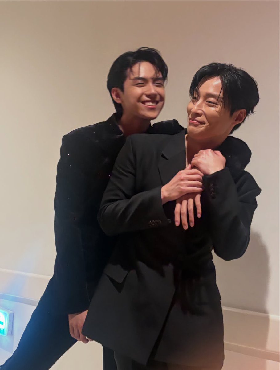 miamography's tweet photo. COY 😭 younghyun selametin gue kalo ngga gue keburu naksir beneran sama dua temen lu……. 😮‍💨😔 https://t.co/Zt0xLeS04t
