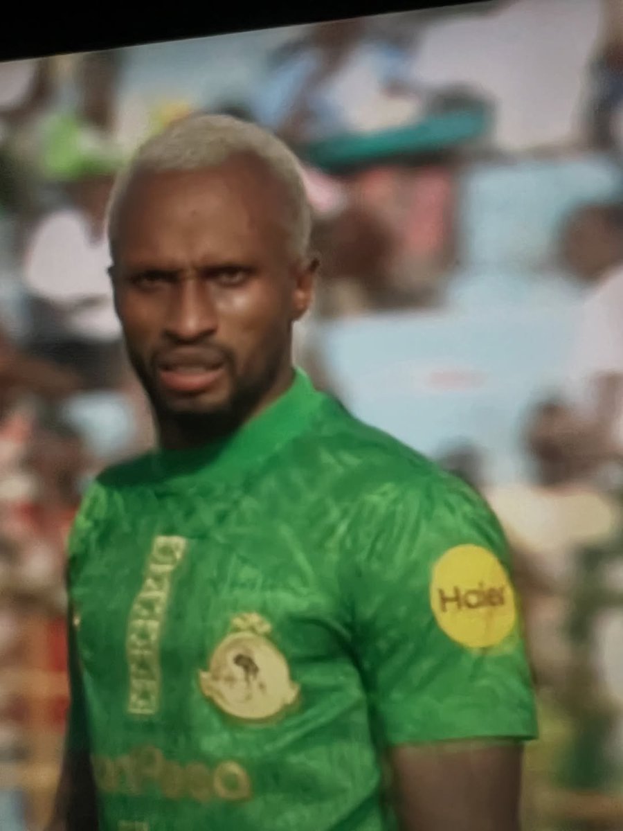 WideEdson's tweet photo. Jamaa sikuizi anakimbia kimbia tuu uwanjani, zee la visungura! 🤣 https://t.co/GqrFny3P2E