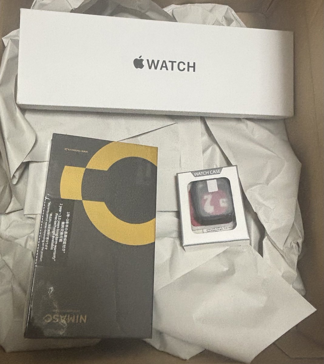 Arurunbaaaaa's tweet photo. Apple watch届いた- ̗̀📦 ̖́-

まだ着け心地は慣れないね😅

高かったので壊れないように使います💸

 #Applewatch https://t.co/ivK9CTwjtt