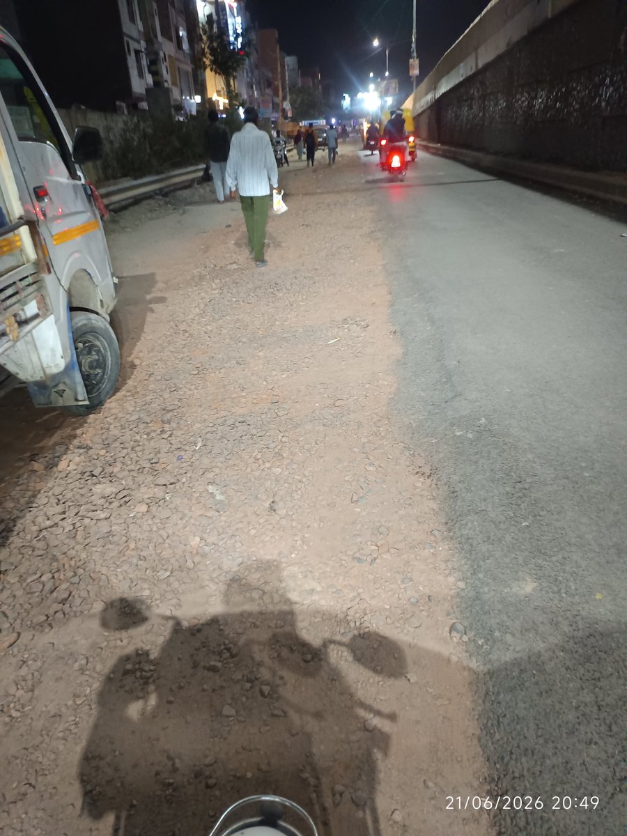 KK_SRMA's tweet photo. @DelhiPwd @CMODelhi @gupta_rekha @MCD_Delhi Even the road work done only in patch work https://t.co/Jce7nVagHl