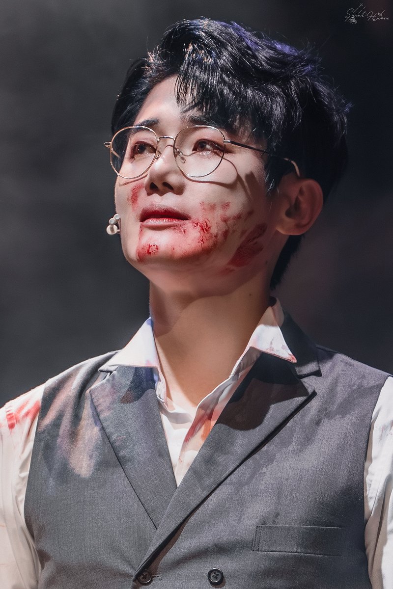 SaintHonore66's tweet photo. 260620 뮤지컬 브라더스 까라마조프 낮공 커튼콜 데이      

이반 役 유승현 배우님      

도대체 신은 어디에 있지🥀 
#브라더스까라마조프 #대학로최고의가족뮤지컬 https://t.co/698x8vTTiO