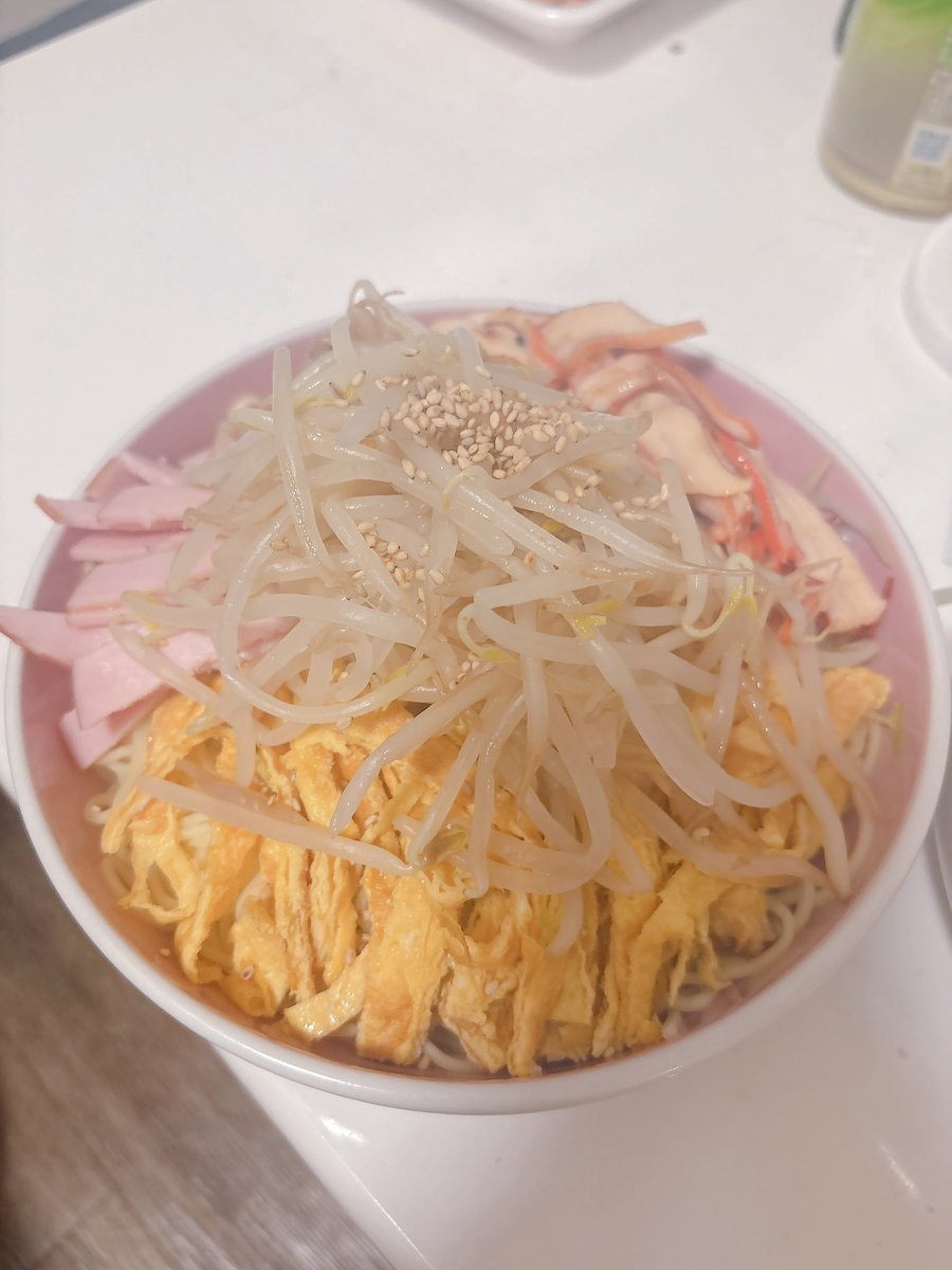 chi_starrymelt's tweet photo. 嘘みたいな冷やし中華
もやしもりもり https://t.co/6DJutQuOA0