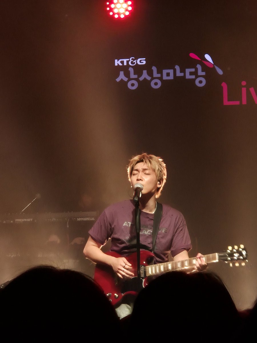 _cloverlover's tweet photo. 가지마세요 。。。 
아니면 콘서트한번만더하고가
오늘너무짧았어 나 듣고싶은노래너무많단말이야 https://t.co/cP6KvpmxmG