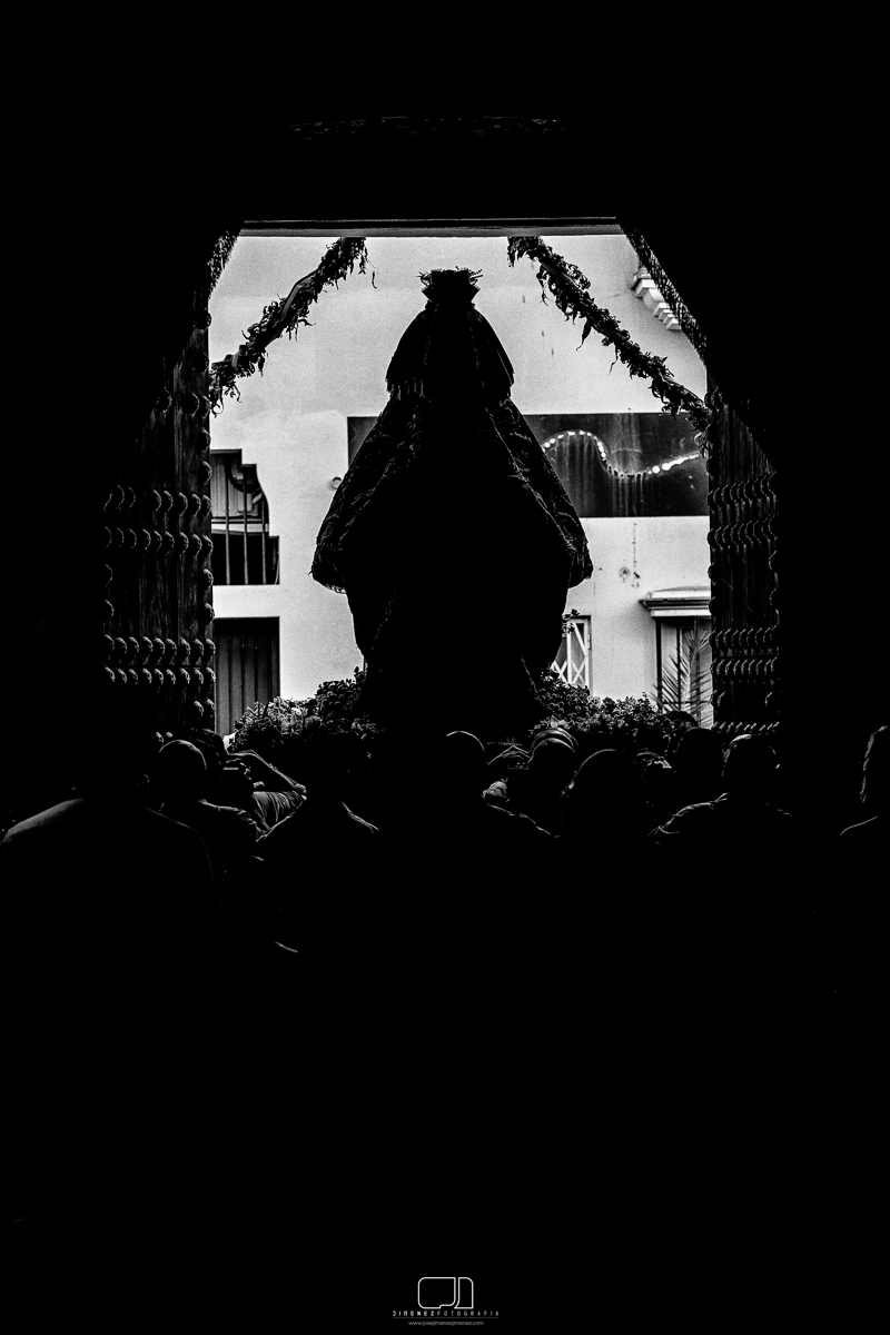 Semanasantasan's tweet photo. Ayer no fue solo una salida… fue un latido en Sanlúcar.
La Virgen del Rocío volvió a encontrarse con su gente. 💛

https://t.co/Rdy6rAB5l5 

@rociodesanlucar  

©José Jiménez 

#FotografiaCofrade https://t.co/MPreWEYO8Y
