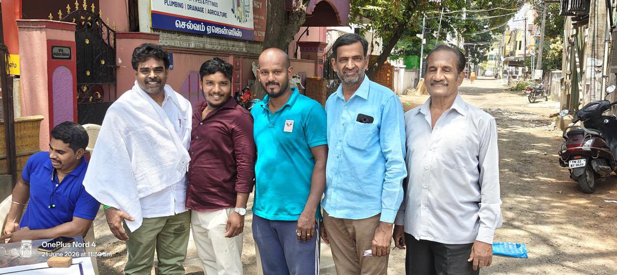 knkumar_adv's tweet photo. அனைவருக்கும்  வணக்கம். 
இன்று குரோம்பேட்டை ராதாநகர் செல்வமஹால் அருகில்  நடைபெற்ற we the leader உறுப்பினர்  சேர்க்கை முகாமில்  கலந்து கொண்ட  அனைவர்க்கும் மனமார்ந்த நன்றிகள். 
புதிதாக  நமது  இயக்கத்தில்  இணைந்த தன்னலமற்ற சகோதர சகோதரிகள்  அனைவரையும்  வருக  வருக என வரவேற்கிறோம்.
@annamalai_k 
@WTLFoundation