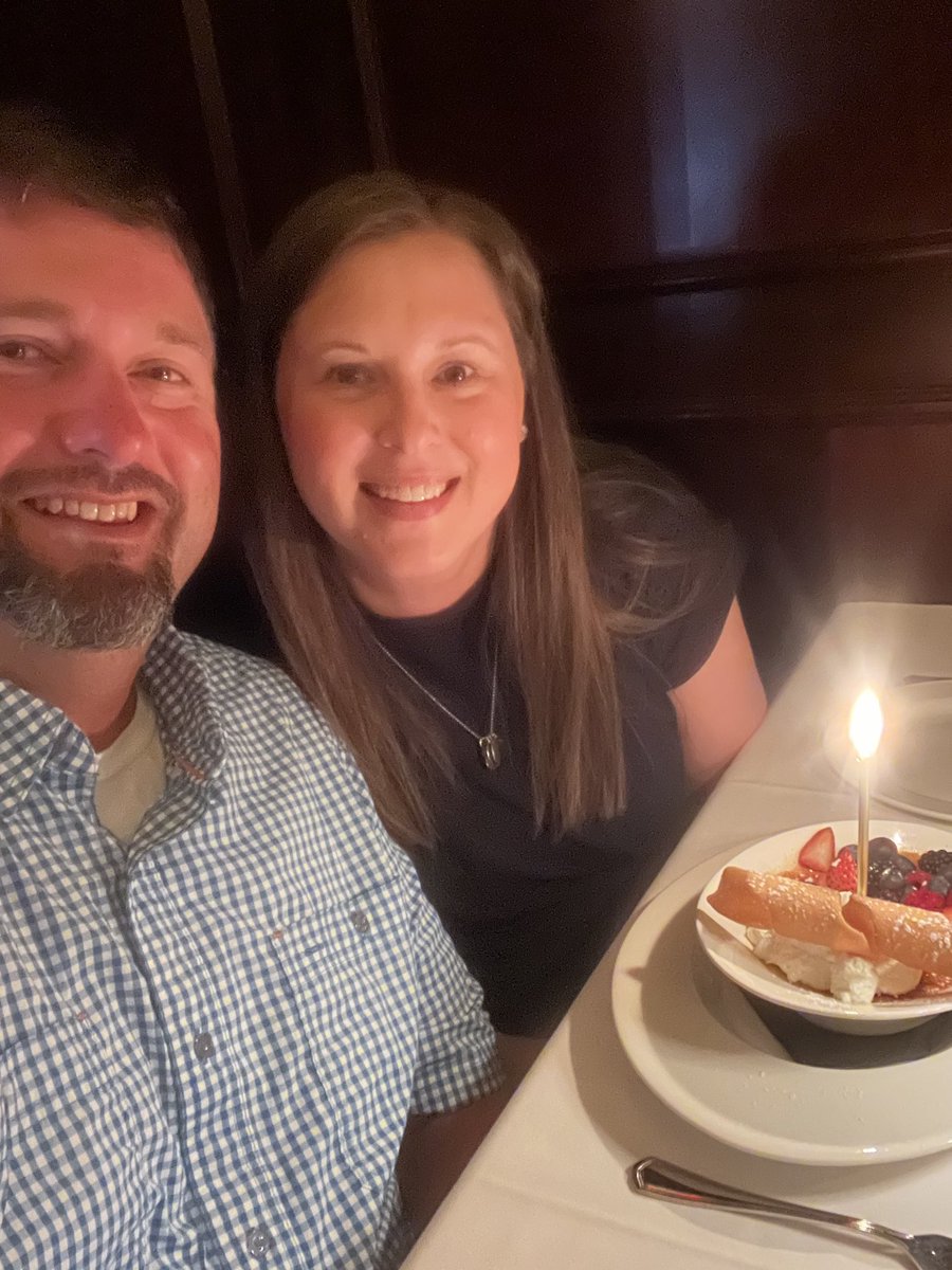 LeidnerScience's tweet photo. Happy Father’s Day to one of the best around! We are so thankful for the way you serve us. Your hard work and selflessness does not go unnoticed. We love you @MrCoachLeidner ! https://t.co/AdiHzlt2c5