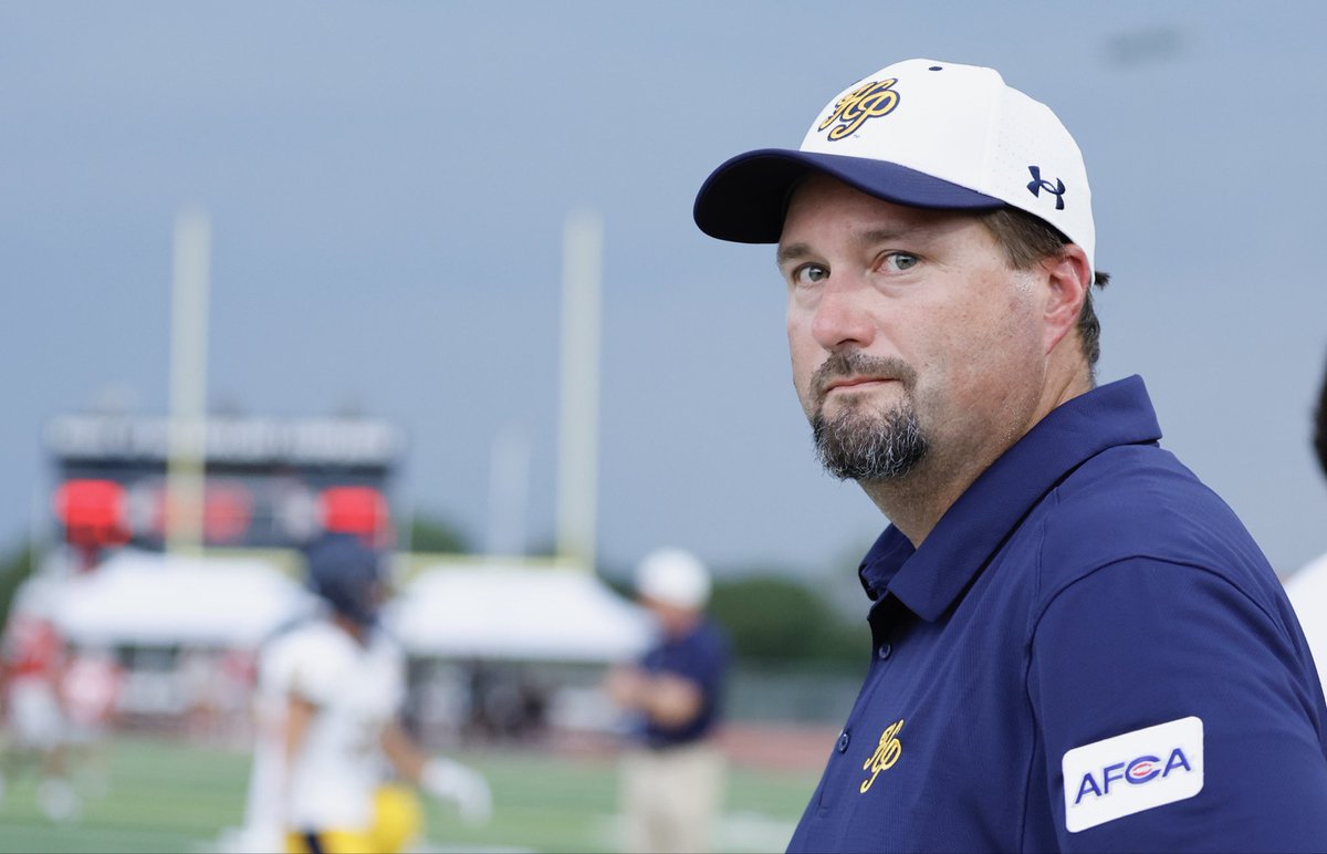 LeidnerScience's tweet photo. Happy Father’s Day to one of the best around! We are so thankful for the way you serve us. Your hard work and selflessness does not go unnoticed. We love you @MrCoachLeidner ! https://t.co/AdiHzlt2c5