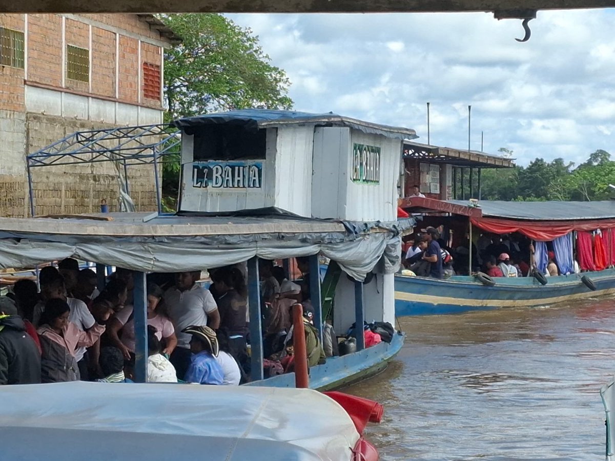 ISAZULETA's tweet photo. Hoy las periferias del país protagonizan una gesta histórica. Son quienes enfrentan las mayores dificultades para votar: largas distancias, más gastos y mayores obstáculos. Pero también son quienes tienen más claro que el cambio vale la pena.

Por la vida, por la esperanza y por un país más justo, hoy se moviliza un pueblo consciente y decidido. #ColombiaConCepeda