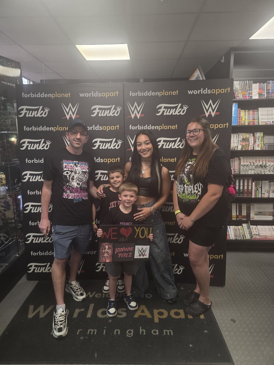RobRawson1's tweet photo. @roxanne_wwe  thanks for a special day .... the lads loved it on to the show tonight!! https://t.co/1QlBsoUz8o