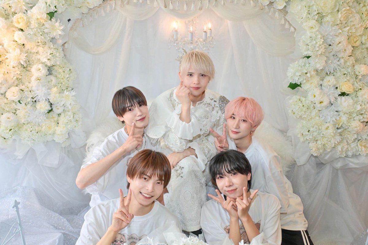 sucrebox_staff's tweet photo. ୨୧┈┈┈┈┈┈┈┈┈┈┈ ୨୧

本日は東雲 颯生誕祭2026
-あの日の続き- 

たくさんのご来場ありがとうございました💐

生誕衣装、カバーやソロ曲のお披露など
盛りだくさんのライブでした🎂🤍

次回ライブは23日！
アメ村DROPでお待ちしてます🙏

୨୧┈┈┈┈┈┈┈┈┈┈┈ ୨୧ https://t.co/PEi2FEXLjI