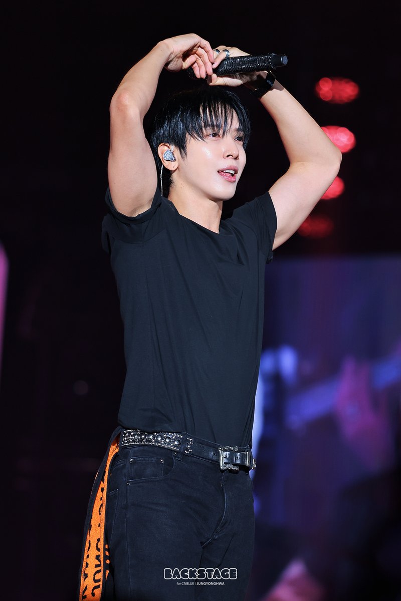 Lok_Boice's tweet photo. 우리 왕자님🤴🏼생일축하해요🎂🥳

올해 생일도 행복하게 지내야 돼용!!!!!!
#얘들아_정용화생일이다_에뷔바뤼뛰앜 
#과거현재미래_모든순간_정용화
#정용화 #JUNGYONGHWA https://t.co/CN8E9gRGrZ