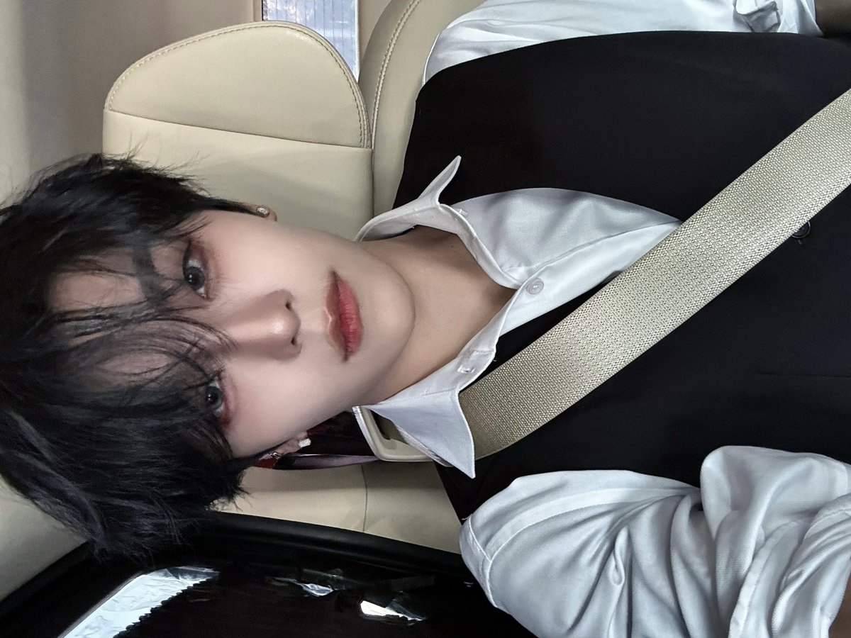 xinnongu's tweet photo. 씬롱이님 정면셀카 좋음... https://t.co/y3Xx5KfPAc