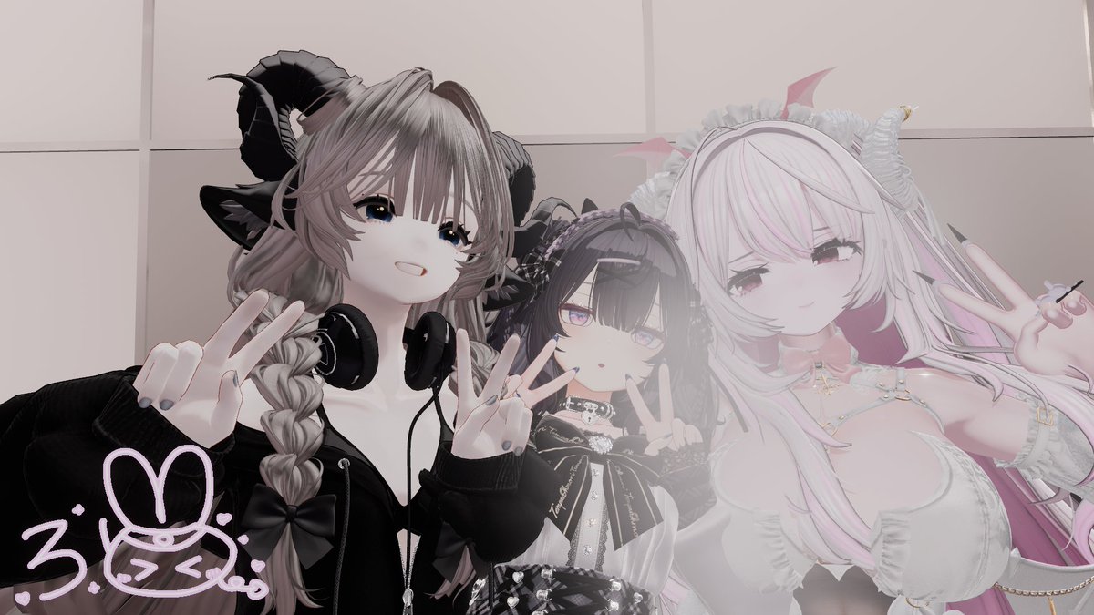 Nemu___VRC's tweet photo. 20日にリクインに勝利してものくろに帰宅！
今回はフレンズと一緒に！あまあまが沁みる～
#VRC_ものくろ https://t.co/Iw0TmJPoPX