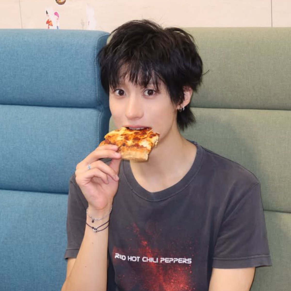 tuinuixx99's tweet photo. มีของกินติดมืออีกแล้ว น่าลั้ก💧ㅅ💧♥️🍕 https://t.co/I2CcCfuPRG