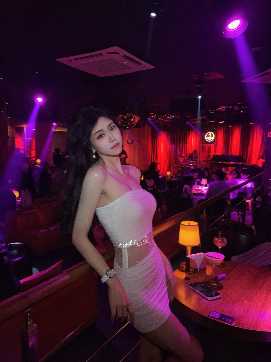 Ms_mcym07's tweet photo. A perfect night, ignore grand theories..just listen to the deep bass��
#asingirl #puredesire https://t.co/yeVUt6D3P6