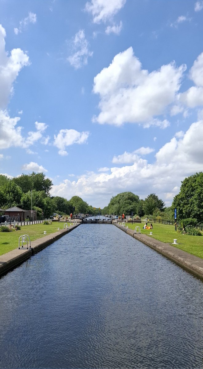 Steve72Outdoors's tweet photo. Avoiding the midday heat with a walk along #transpenninetrail #canal #woodkesfordlock #aireandcaldernavigation @TPT_National this afternoon #walking #nature https://t.co/uQmglgGvMR