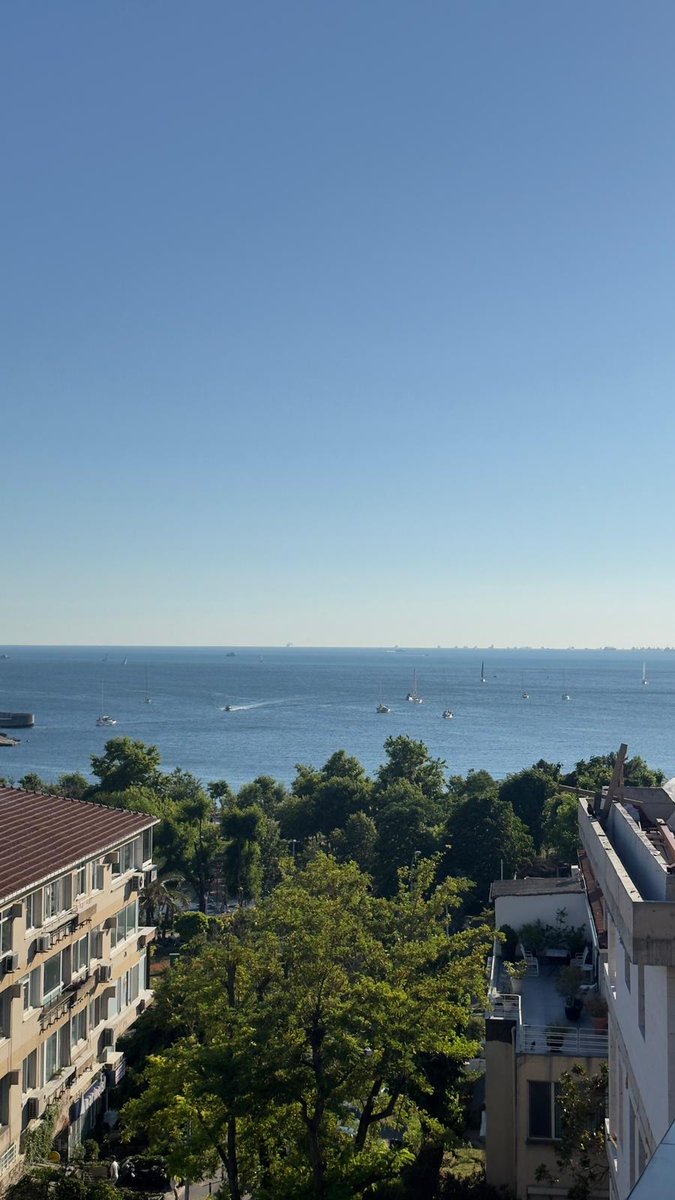 Alper88888's tweet photo. Üzülmek düşünmeni sağlar, 
                         Düşünmek delirmeni....😜
      #iyiakşamlar 🍷 https://t.co/FMnctQqz6W