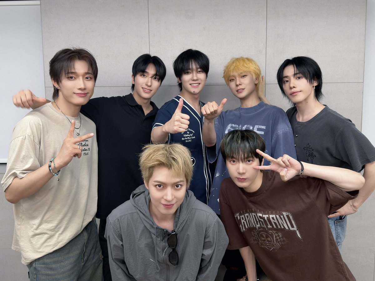 OmegaX_official's tweet photo. [📸]

Chattie 1:1 VIDEO CALL EVENT 완료 📞

언캡트로 함께한 첫 주말! 포애기 덕분에 행복하게 마무리할 수 있었어요 🥰
다음 주도 우리 UNCAPPED 들으면서 힘내봐요! 🔥🔥

#OMEGA_X #오메가엑스 #UNCAPPED #언캡트 https://t.co/M9ppYnE3Ar