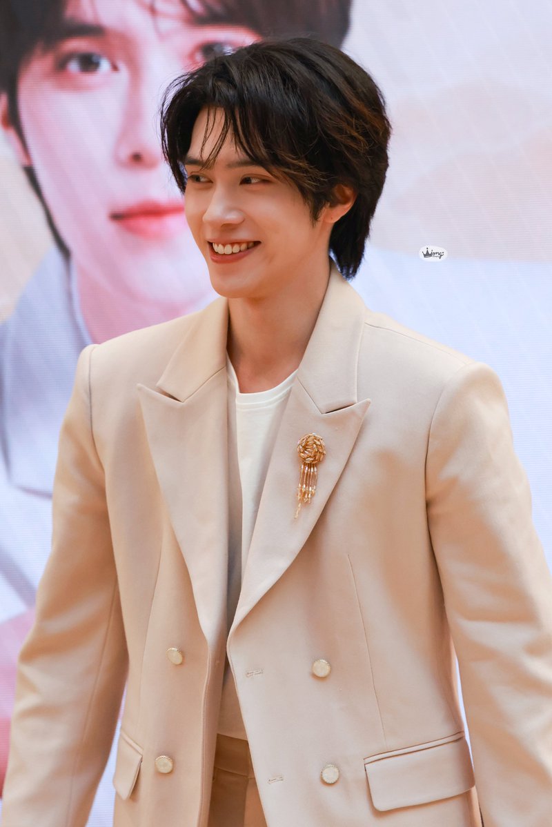 wong_benignboy's tweet photo. 2026JUN21
润家茶饮发布会

#HENDERY #헨드리 #黄冠亨
#威神V #WayV #WeishenV https://t.co/b1B5j13UgP
