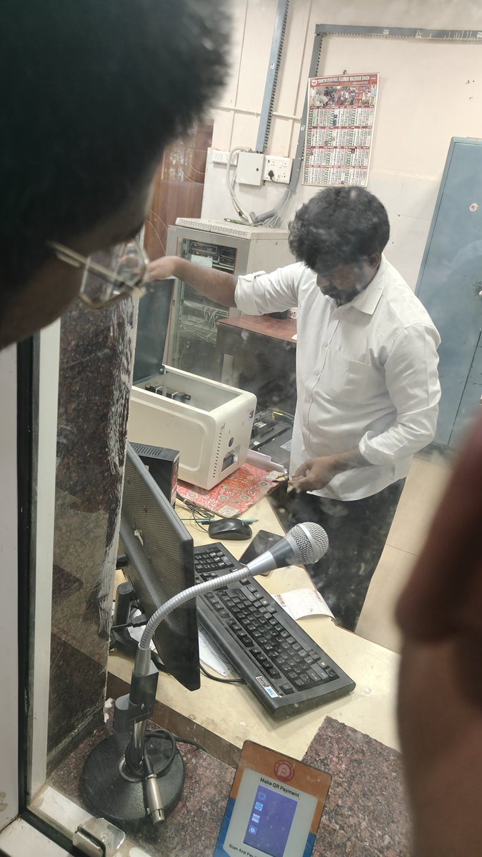 Innocent_Ishaan's tweet photo. This is d situation of Rajampet railway station (RZP). Peak time, only 1 ATVM machine available &amp; that is also not working since many days... &amp; the ticket printing machine also not working, Passengers are suffering of this @AshwiniVaishnaw @SCRailwayIndia @drmgtl @drmsecunderabad https://t.co/Wd8u6w4oAV