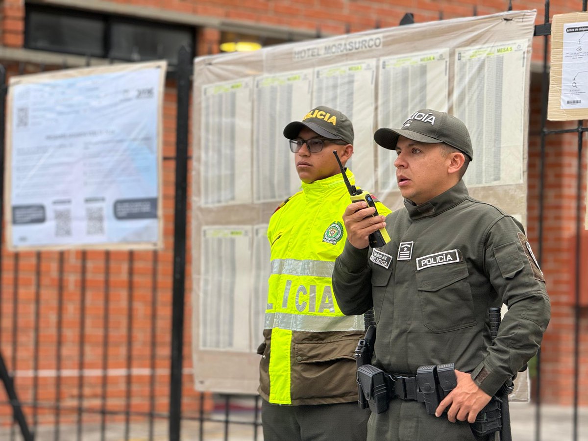 CaiVirtual's tweet photo. Cada llamada puede prevenir un delito. Invitamos a la ciudadanía a reportar cualquier situación
sospechosa, presión al elector, compra de votos o alteración del orden público. Su denuncia es una
herramienta para proteger la democracia. #VotoSeguro https://t.co/yKVKOZ6e8o