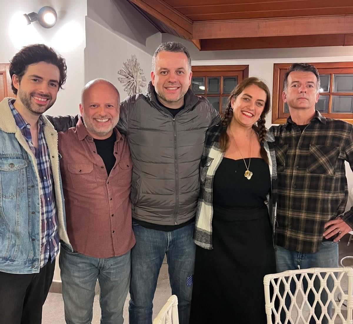joantiorio's tweet photo. E que festa junina! Simplesmente a melhor de todas. Encontro maravilhoso!

Parabéns tia pela organização, Bru pelo agito e nosso muito obrigado a todos. Melhor clima dos últimos tempos.

 #JôAntiório #JôeDáPeloMundo #Família #Encontro #FestaJunina https://t.co/acKDmr5EiL