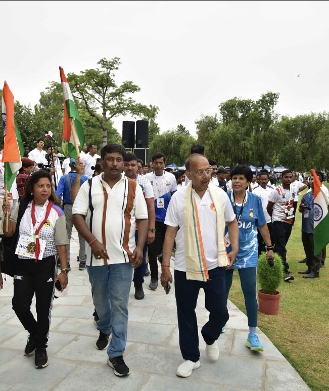 rakeshjournal's tweet photo. Honoured and humbled to be felicitated today on the occasion of International Yoga Day 2026 at Gandhi Smriti, Rajghat.
I extend my heartfelt gratitude to Olympian and Asian Marathon Champion Sunita Godara Ji and former Union Minister Shri Vijay Goel Ji for this recognition. It was a privilege to be part of an inspiring event promoting fitness, wellness, and the vision of a Nasha Mukt Bharat.
As a senior journalist, I remain committed to highlighting initiatives that contribute to nation-building, healthy living, and social awareness.
My sincere thanks to all friends, colleagues, and well-wishers for their constant support and encouragement.

#InternationalYogaDay2026 #YogaForLife #GandhiSmriti #Rajghat #NashaMuktBharat #RakeshKumarSingh #SeniorJournalist #YogaDay