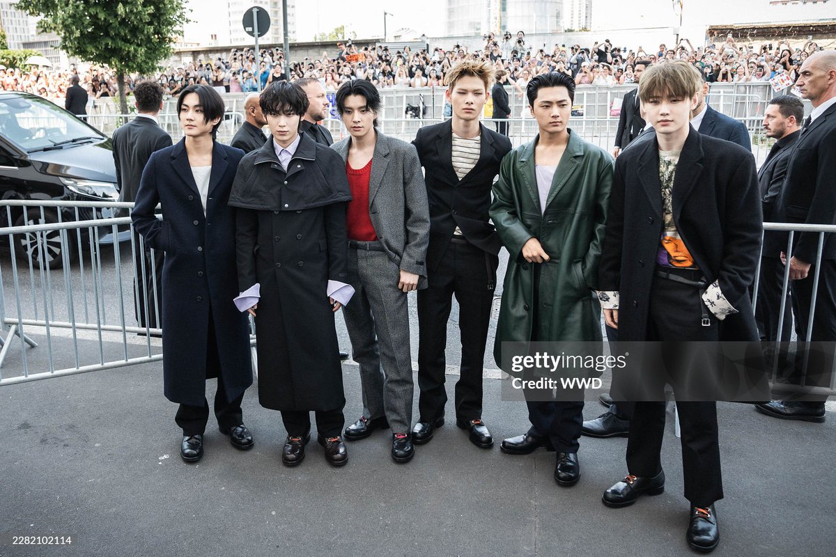 enhypenupdates's tweet photo. ENHYPEN at Milan Fashion Week - Menswear Spring/Summer 2027 | Getty Images (2)

THE VAMPIRES WEAR PRADA
#PRADAxENHYPEN #ENHYPENonPradaSS27 @ENHYPEN_members @ENHYPEN https://t.co/d9sZIK27hD
