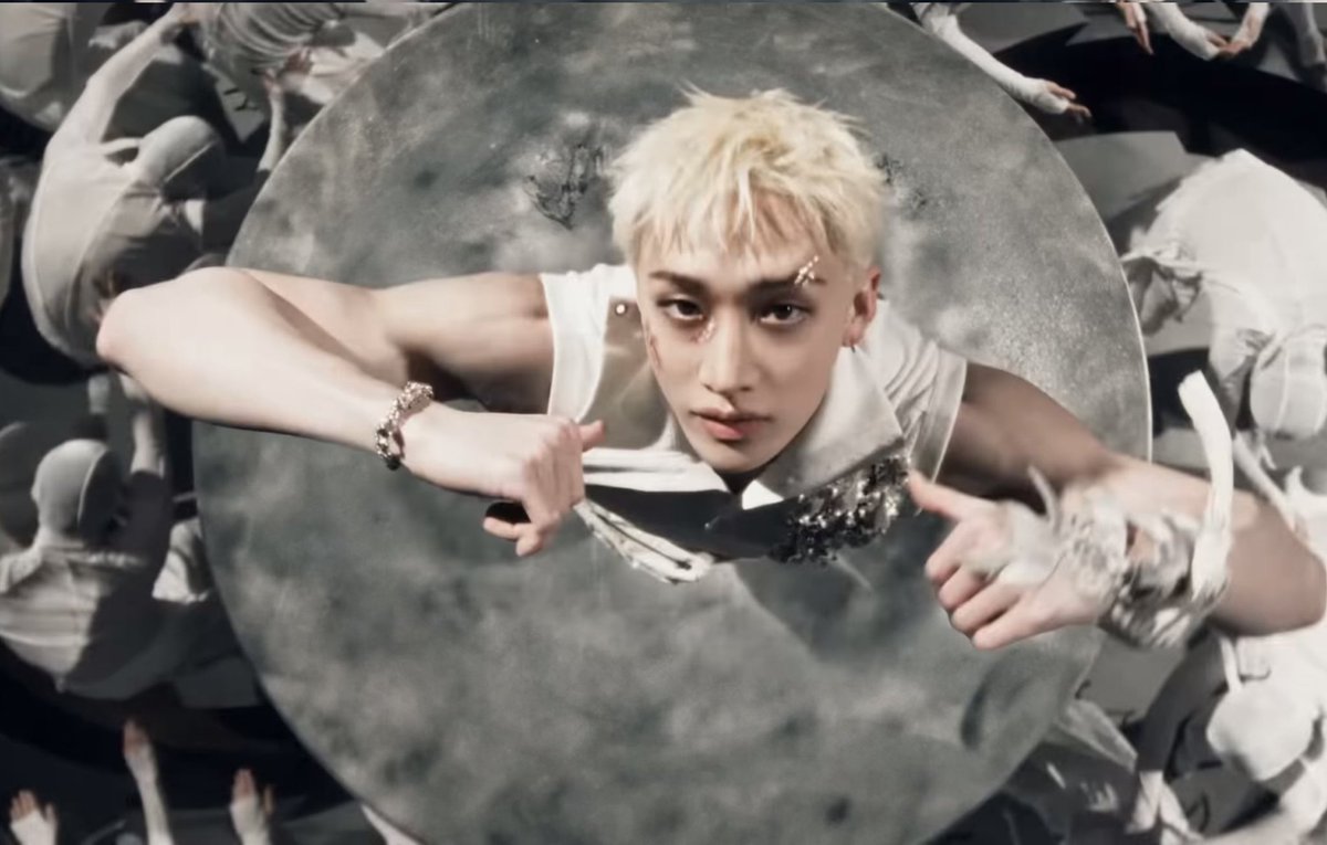 enchanted_byskz's tweet photo. The way I saw this photo in the thumbnail when I was looking for something on YT. Was like, WTF??
Posted 5 min ago???

I am so ready for this!!!
Yin Yang concept??
Yes, it is their summer!

#StrayKidsComeback @Stray_Kids https://t.co/O47DLQqzmc