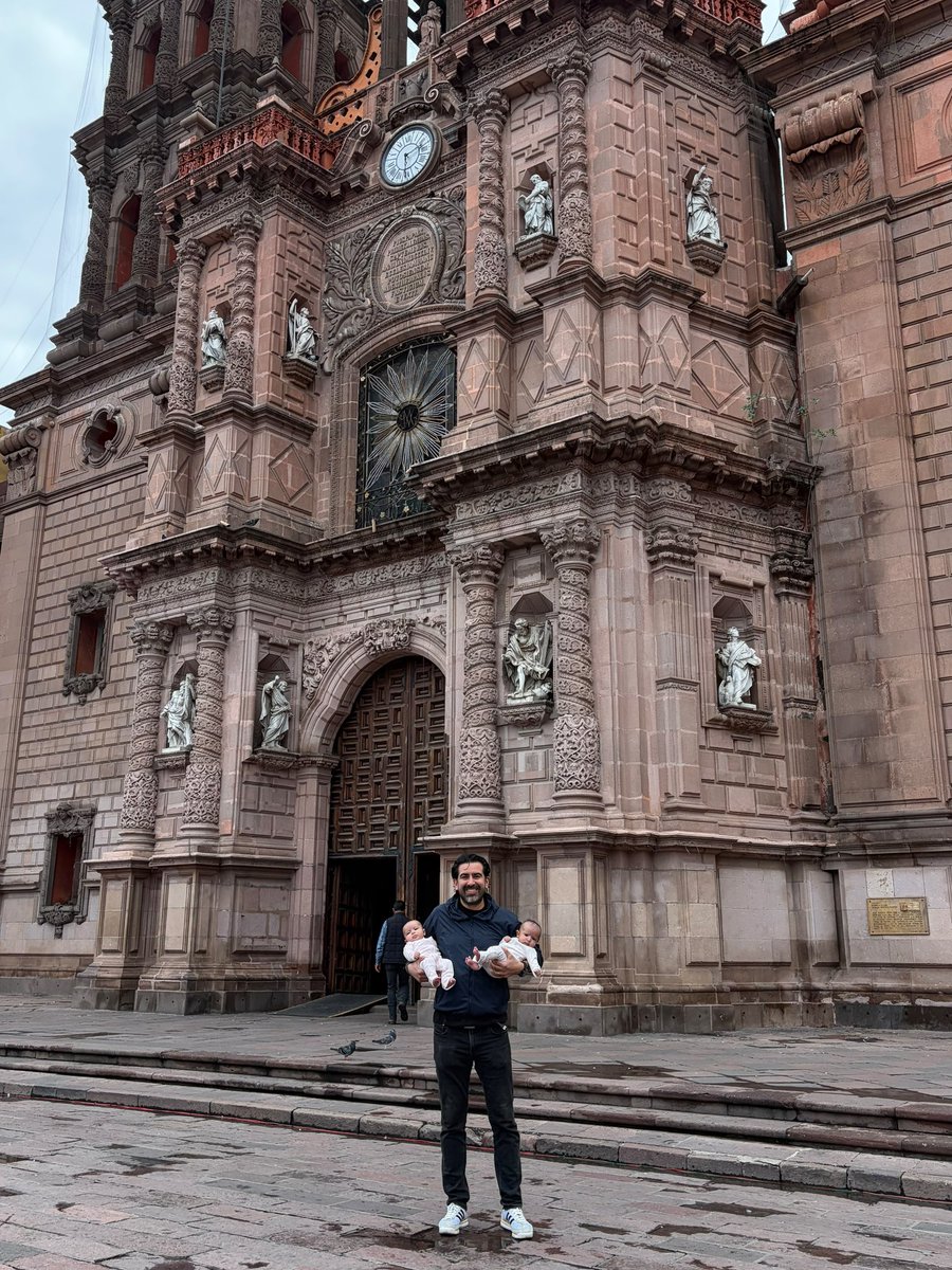bernaklein's tweet photo. Vas a ser papá, me dijo.
Y entonces me regaló los dos corazones más hermosos de mi vida.
🩷💜 https://t.co/4OwDZqRXBw