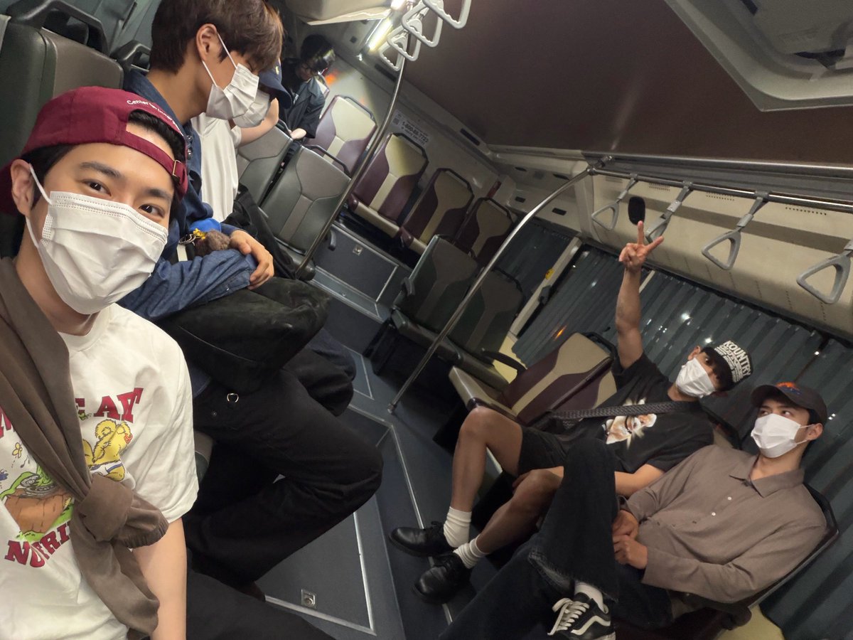 k_potato22's tweet photo. 난 이렇게 준면이가 셀카로 다같이 찍을때 너무 좋음 큰형이 철없지만 귀여운 동생들이랑 찍는거같아서 https://t.co/sxboJJKxvO