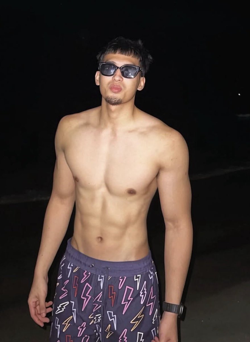 jlgsecond's tweet photo. Ang hot ni Dirk Grabee 🔥 🥵 

Dm : https://t.co/fyaBlQ8b2S

Nasa channel yung  video https://t.co/UyfhGQCAAz