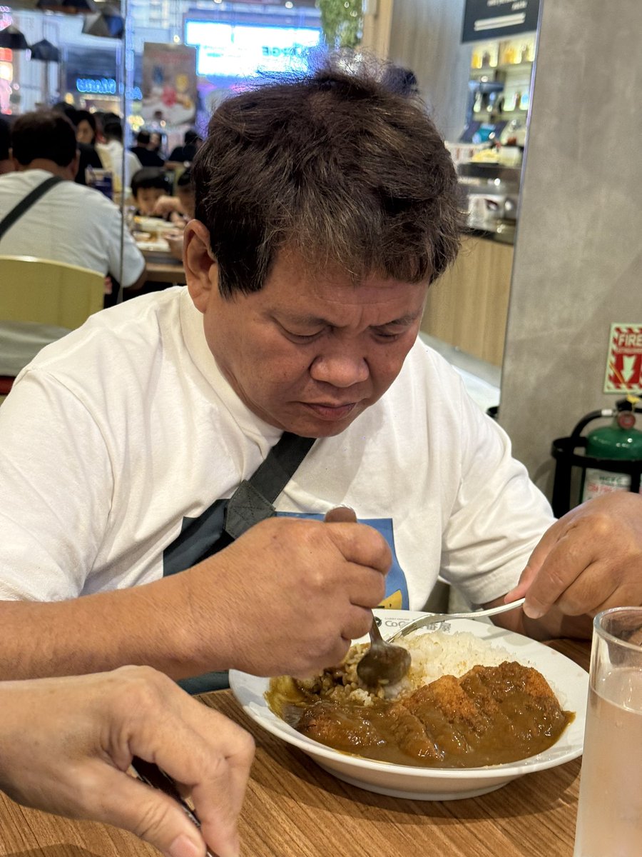 downtemp0's tweet photo. Ayo i got Papa to try jap curry. https://t.co/KQbZEZGXU7