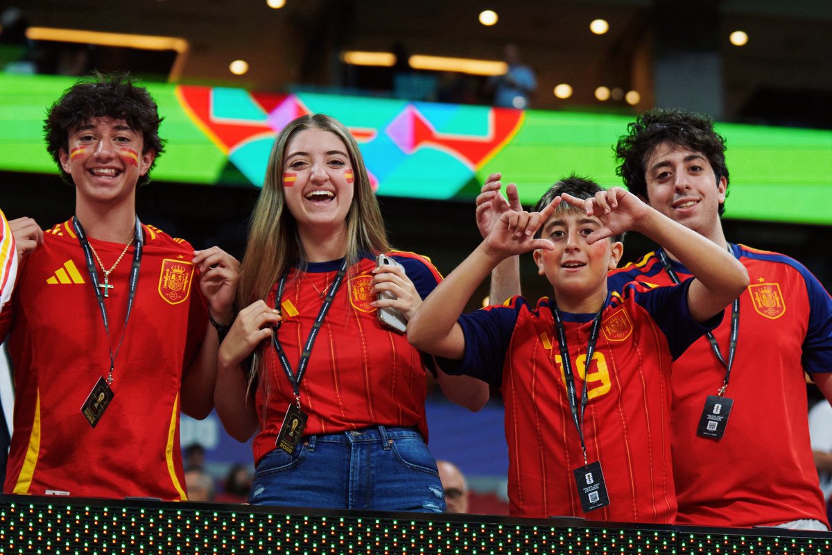 SEFutbol's tweet photo. ¡JUNTOS!

#VamosEspaña | #CopaMundialFIFA https://t.co/IwCSeUuSi6