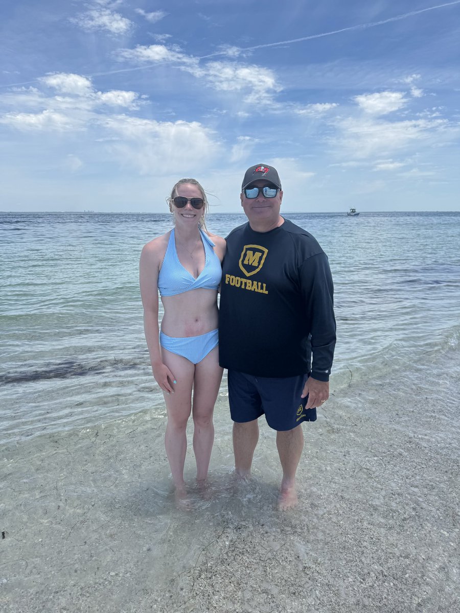 AcitoEmily's tweet photo. Happy Father’s Day to the best! Love you dad! @TonyAcito https://t.co/WO7jz2W2J9