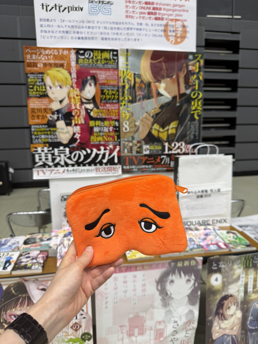 Ssize00's tweet photo. コミックシティ福岡出張編集部、たくさんお持ち込みいただきありがとうございました！

この二○加ポーチ、お気に入りです。 https://t.co/vOEcBwFrRM