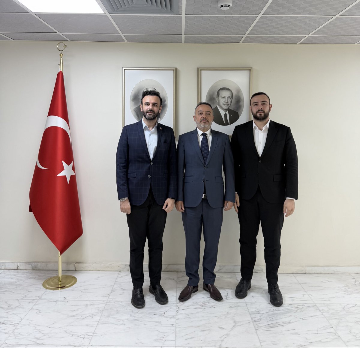 me_sarac's tweet photo. Şam Büyükelçimiz Dr. @nuhyilmaz’ı ziyaret ederek istişarelerde bulunduk. Nazik ev sahipliği ve misafirperverliği için kendisine teşekkür ediyorum.

@TC_Sam_BE https://t.co/22NPBiYerG