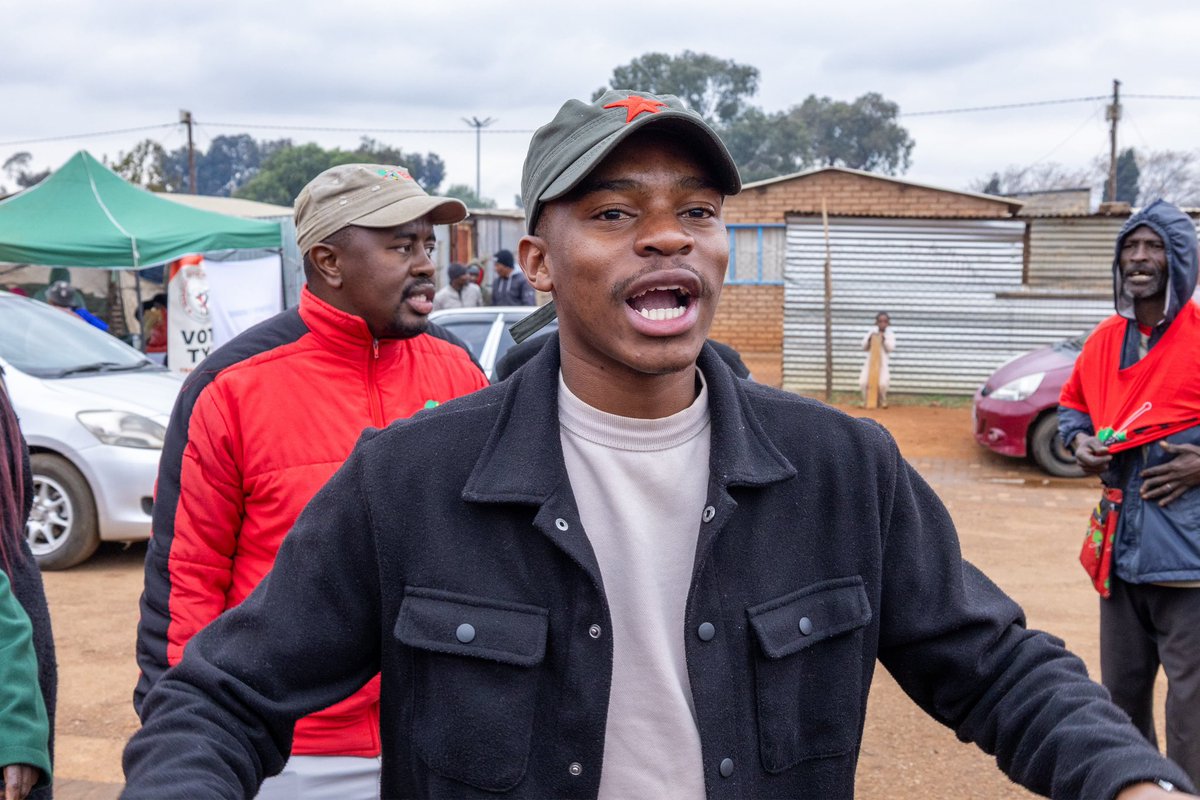 EFFGautengProv's tweet photo. 🚨In Pictures🚨

The EFF Gauteng Deputy Chairperson, Fighter Phillip Makwala in Midvaal, Sicelo, mobilizing the youth towards voter registration.

🔗 https://t.co/RdW8o1Zm4x

#RegisterToVoteEFF #VoteEFF2026 #EconomicFreedomInOurLifetime https://t.co/YWtcBML8C6